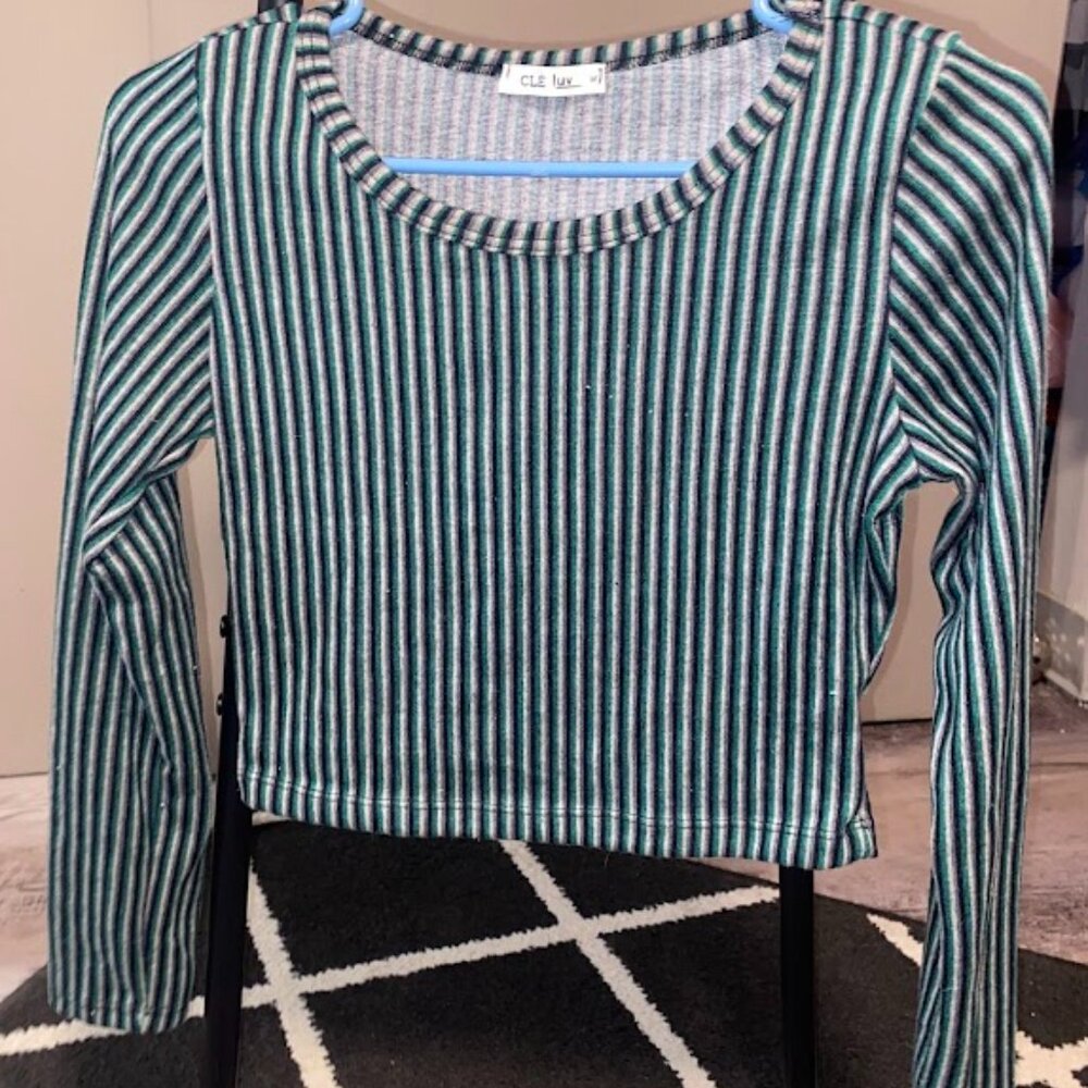 Woman's Medium Crop Top